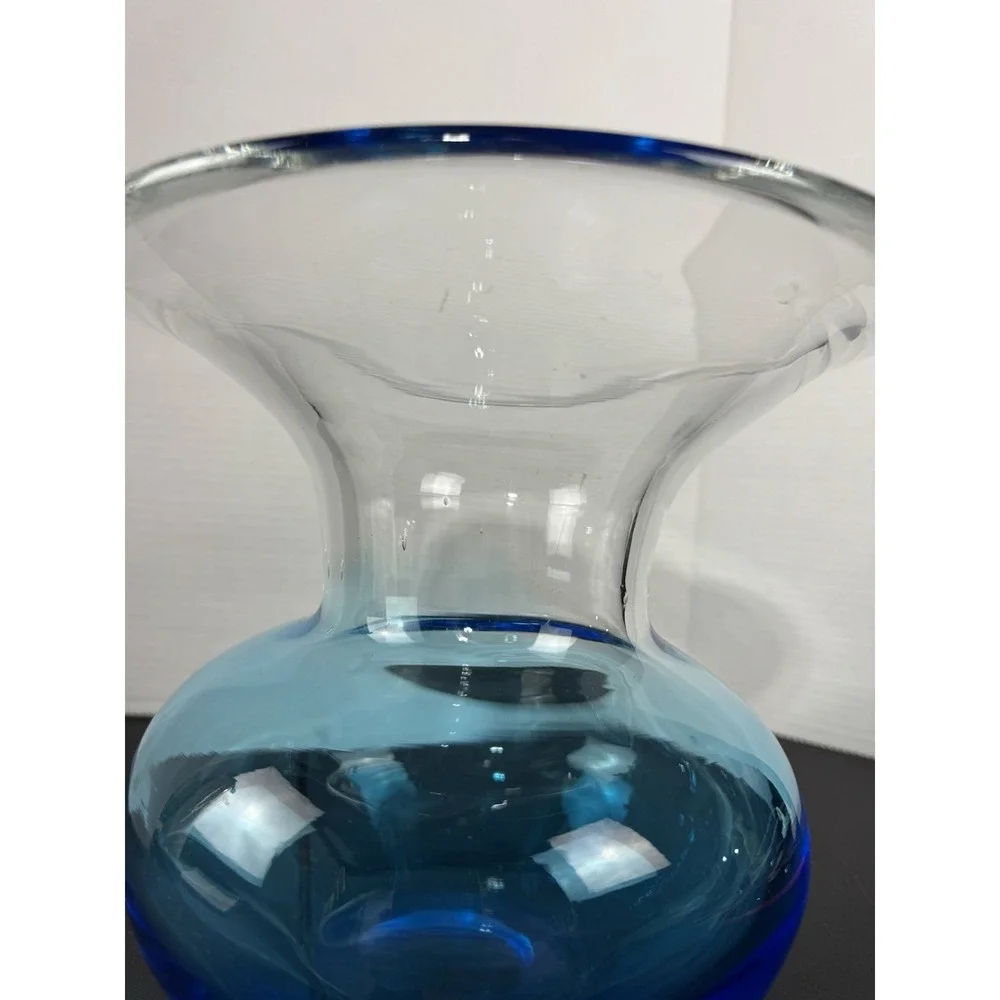 Beautiful Hand Blown Blue Glass Vase Vintage Heavy Medium‎ Sized